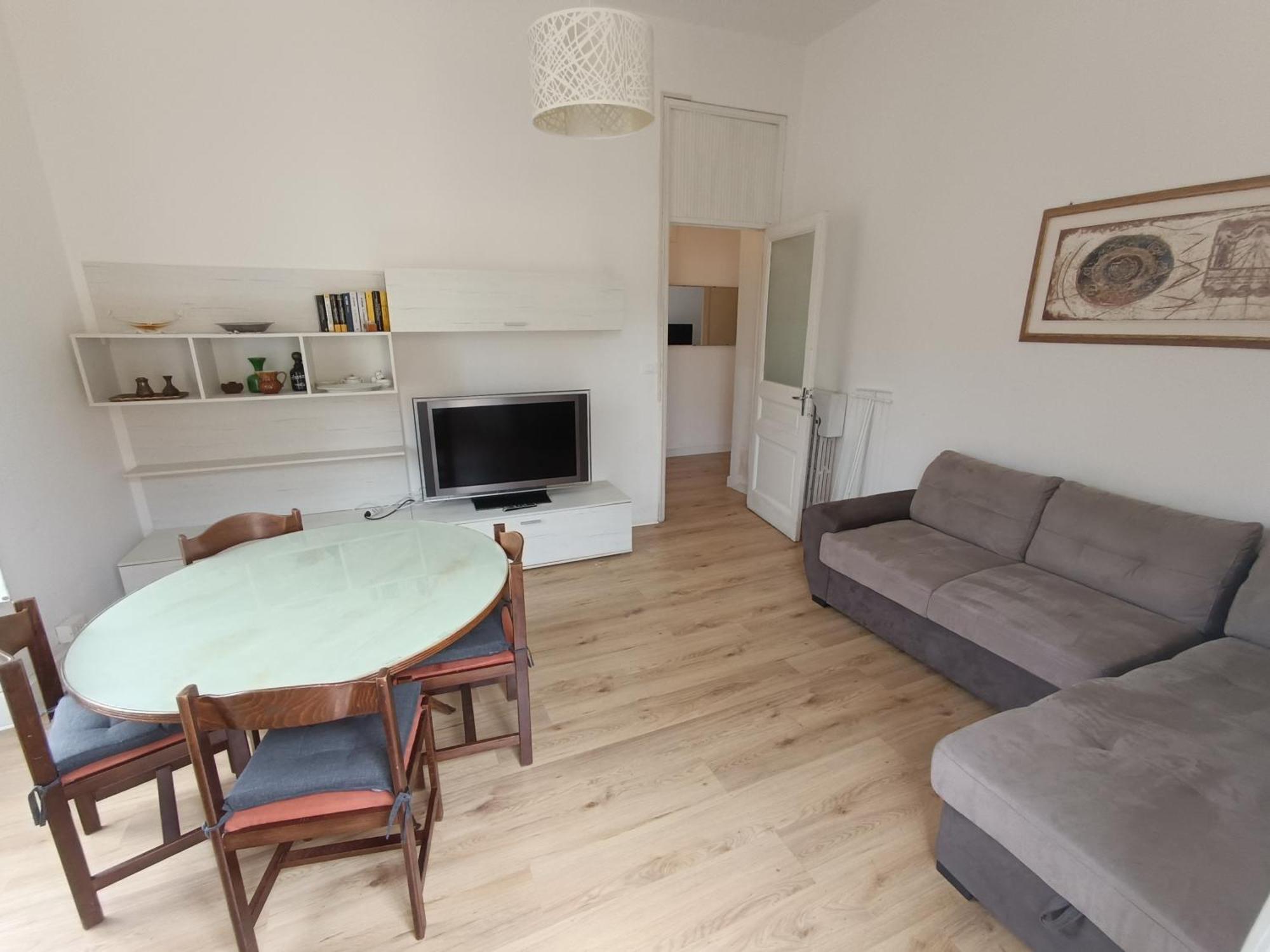 Center Apartment *